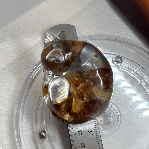 Unique Resin Cat Figurine with Gold Accents - Picture 14 of 15